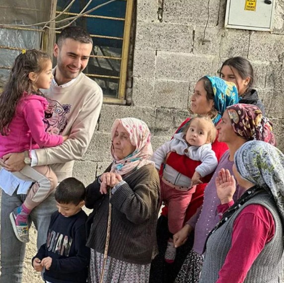 CZN Burak'tan alkışlanacak hareket!